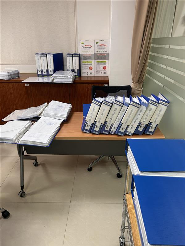 凌越生醫持續精進品質系統，確保每一項產品都維持高度可靠度與精準的生醫檢測服務。