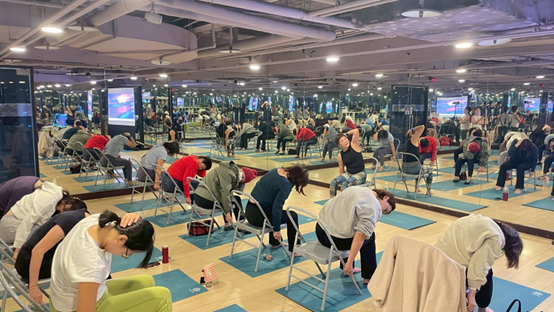 75歲#不老瑜珈阿嬤陳冬蓮老師帶領椅子瑜珈 銀光女神節身體覺察活動